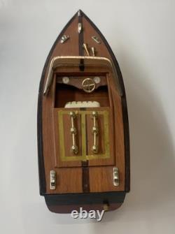 Modèle de bateau rapide en bois de style Chris-Craft vintage