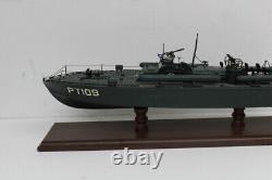 Modèle de bateau torpilleur Elco PT 109 de la marine américaine, bois / plastique préfabriqué fait à la main 24
