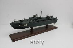 Modèle de bateau torpilleur Elco PT 109 de la marine américaine, bois / plastique préfabriqué fait à la main 24