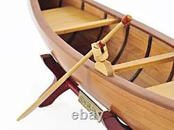 Modèle de canoë 'Indian Girl' de 24 pouces en bois pour la décoration nautique de la maison ou du bureau.