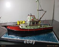 Modèle de diorama du film 'Les Dents de la Mer' de 1975 à l'échelle du bateau Orca