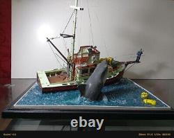 Modèle de diorama du film 'Les Dents de la Mer' de 1975 à l'échelle du bateau Orca