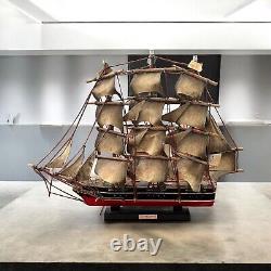 Modèle de grand navire en bois Cutty Sark vintage de la marine à voile, baleinier, pirate, côtier de mer.