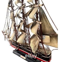 Modèle de grand navire en bois Cutty Sark vintage de la marine à voile, baleinier, pirate, côtier de mer.