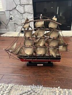 Modèle de grand navire en bois Cutty Sark vintage de la marine à voile, baleinier, pirate, côtier de mer.