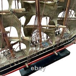 Modèle de grand navire en bois Cutty Sark vintage de la marine à voile, baleinier, pirate, côtier de mer.