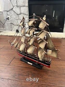 Modèle de grand navire en bois Cutty Sark vintage de la marine à voile, baleinier, pirate, côtier de mer.