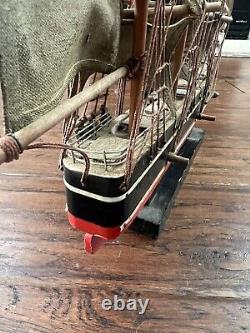 Modèle de grand navire en bois Cutty Sark vintage de la marine à voile, baleinier, pirate, côtier de mer.