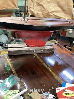 Modèle de jouet de bateau en bois navigable Bateau à voile de bassin Chester A Rimmer Architecte naval