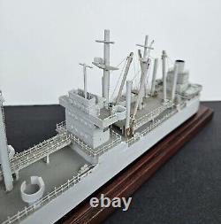 Modèle de navire de la Seconde Guerre mondiale en bois vintage fait à la main