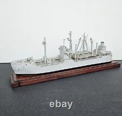 Modèle de navire de la Seconde Guerre mondiale en bois vintage fait à la main