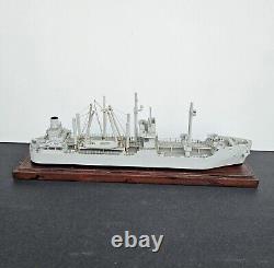 Modèle de navire de la Seconde Guerre mondiale en bois vintage fait à la main