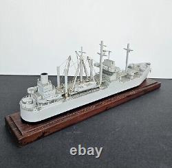 Modèle de navire de la Seconde Guerre mondiale en bois vintage fait à la main