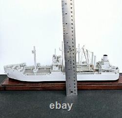 Modèle de navire de la Seconde Guerre mondiale en bois vintage fait à la main