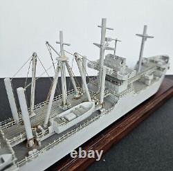 Modèle de navire de la Seconde Guerre mondiale en bois vintage fait à la main
