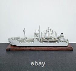 Modèle de navire militaire en bois de la Seconde Guerre mondiale vintage fait à la main