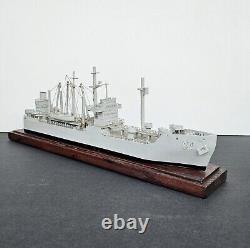 Modèle de navire militaire en bois de la Seconde Guerre mondiale vintage fait à la main