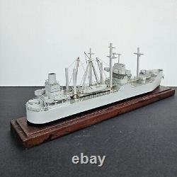 Modèle de navire militaire en bois de la Seconde Guerre mondiale vintage fait à la main