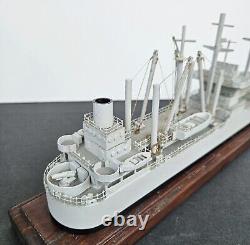 Modèle de navire militaire en bois de la Seconde Guerre mondiale vintage fait à la main