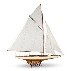 Modèle de voilier en bois du J Class Yacht Columbia 1901, bateau construit pour la Coupe de l'America.