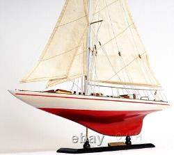 Modèle de yacht ENDEAVOUR de 24 pouces, peint en rouge et blanc, décoration nautique d'un voilier en exposition