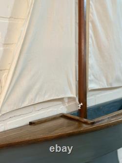 Modèle de yacht à grande échelle VTG en bois/tissu monté au mur, voilier 46x48