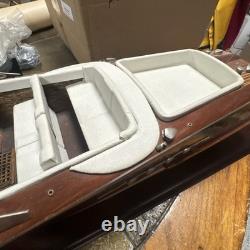 Modèle en bois Riva Aquarama Bateau rapide italien 2 pieds 24 en bois 31 base