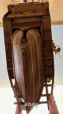 Modèle en bois ancien fait à la main d'un bateau junk chinois acheté en 1952