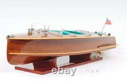 Modèle en bois de bateau de vitesse à triple cockpit Chris Craft avec vitrine de table exposée
