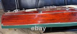 Modèle en bois de bateau rapide classique en acajou Chris Craft Triple Cockpit Runabout 26