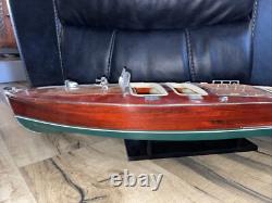 Modèle en bois de bateau rapide classique en acajou Chris Craft Triple Cockpit Runabout 26