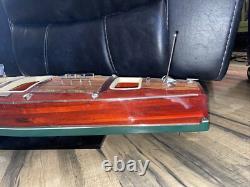 Modèle en bois de bateau rapide classique en acajou Chris Craft Triple Cockpit Runabout 26