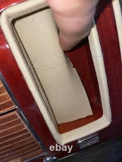 Modèle en bois de bateau rapide classique en acajou Chris Craft Triple Cockpit Runabout 26