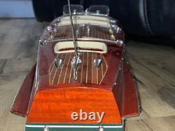 Modèle en bois de bateau rapide classique en acajou Chris Craft Triple Cockpit Runabout 26