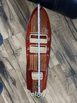 Modèle en bois de bateau rapide classique en acajou Chris Craft Triple Cockpit Runabout 26