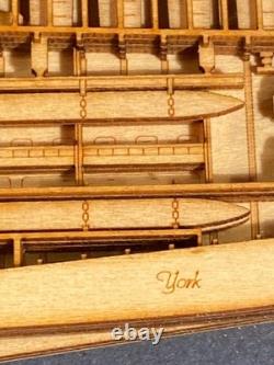 Modèle en bois en coupe d'un sous-marin allemand Type VII-C fabriqué aux États-Unis à York