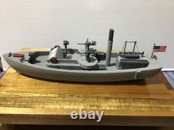 Modèle en bois fait main d'un bateau de sauvetage aérien et maritime de 63' de la marine américaine de la Seconde Guerre mondiale