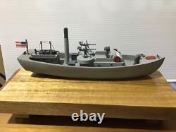 Modèle en bois fait main d'un bateau de sauvetage aérien et maritime de 63' de la marine américaine de la Seconde Guerre mondiale