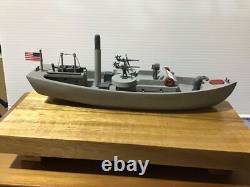 Modèle en bois fait main d'un bateau de sauvetage aérien et maritime de 63' de la marine américaine de la Seconde Guerre mondiale