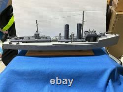 Modèle en bois fait main du HMS Firedrake, destroyer de torpilles britannique de la Première Guerre mondiale