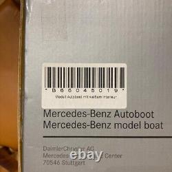 Modèle rare de bateau auto en bois Mercedes-Benz au Centre Classique Mercedes-Benz