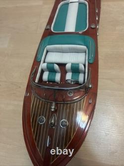 Modèle réduit de bateau Riva Aquarama 20 Blanc Vert en Bois 53cm Bateau à Moteur Italien Fait Main