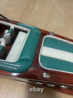Modèle réduit de bateau Riva Aquarama 20 Blanc Vert en Bois 53cm Bateau à Moteur Italien Fait Main