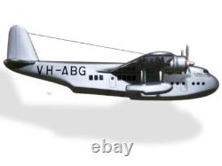 Modèle réduit en bois de bureau de l'hydravion Empire C Class Short S. 23 de Qantas échelle 1/100