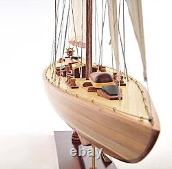 Modèle réduit en bois fait main de voilier britannique ENDEAVOUR 40