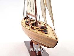 Modèle réduit en bois fait main de voilier britannique ENDEAVOUR 40
