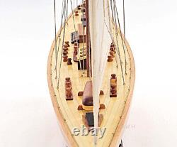 Modèle réduit en bois fait main de voilier britannique ENDEAVOUR 40