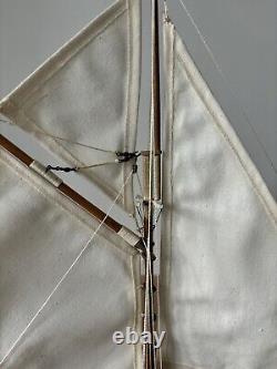 Modèle vintage fait main d'un bateau de pêche américain des années 1800/1900.