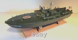 PT-109 DE LA SECONDE GUERRE MONDIALE COMMANDÉ PAR LE LTJG. JOHN KENNEDY - Échelle 1/72, CONSTRUIT PAR UN PROFESSIONNEL AVEC SOCLE EN BOIS