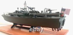 PT-109 DE LA SECONDE GUERRE MONDIALE COMMANDÉ PAR LE LTJG. JOHN KENNEDY - Échelle 1:72 CONSTRUIT PAR UN PROFESSIONNEL AVEC SOCLE EN BOIS